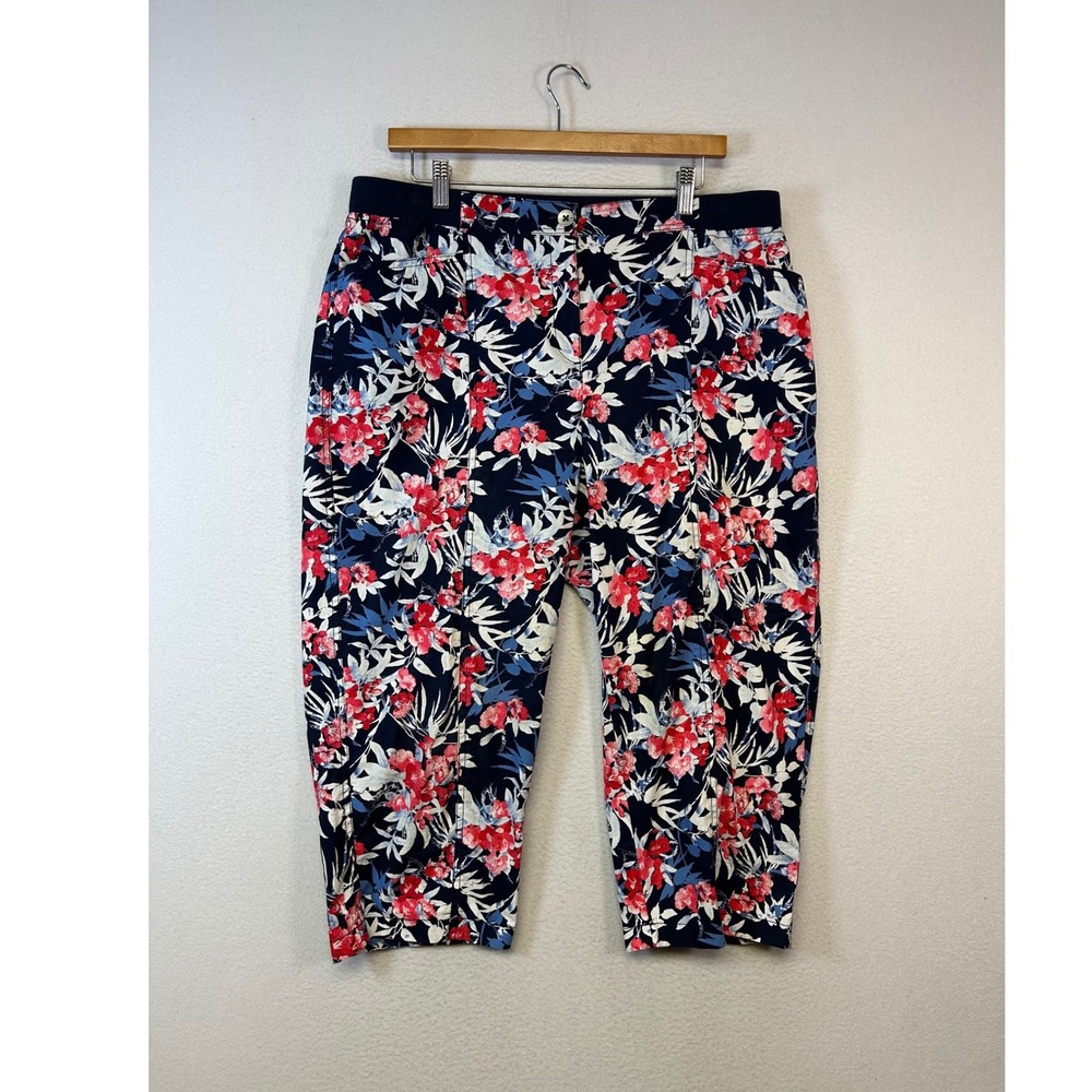 Tropical Floral Chico's 10 Navy Red Brigitte So Slimming Capri Pants Cropped
